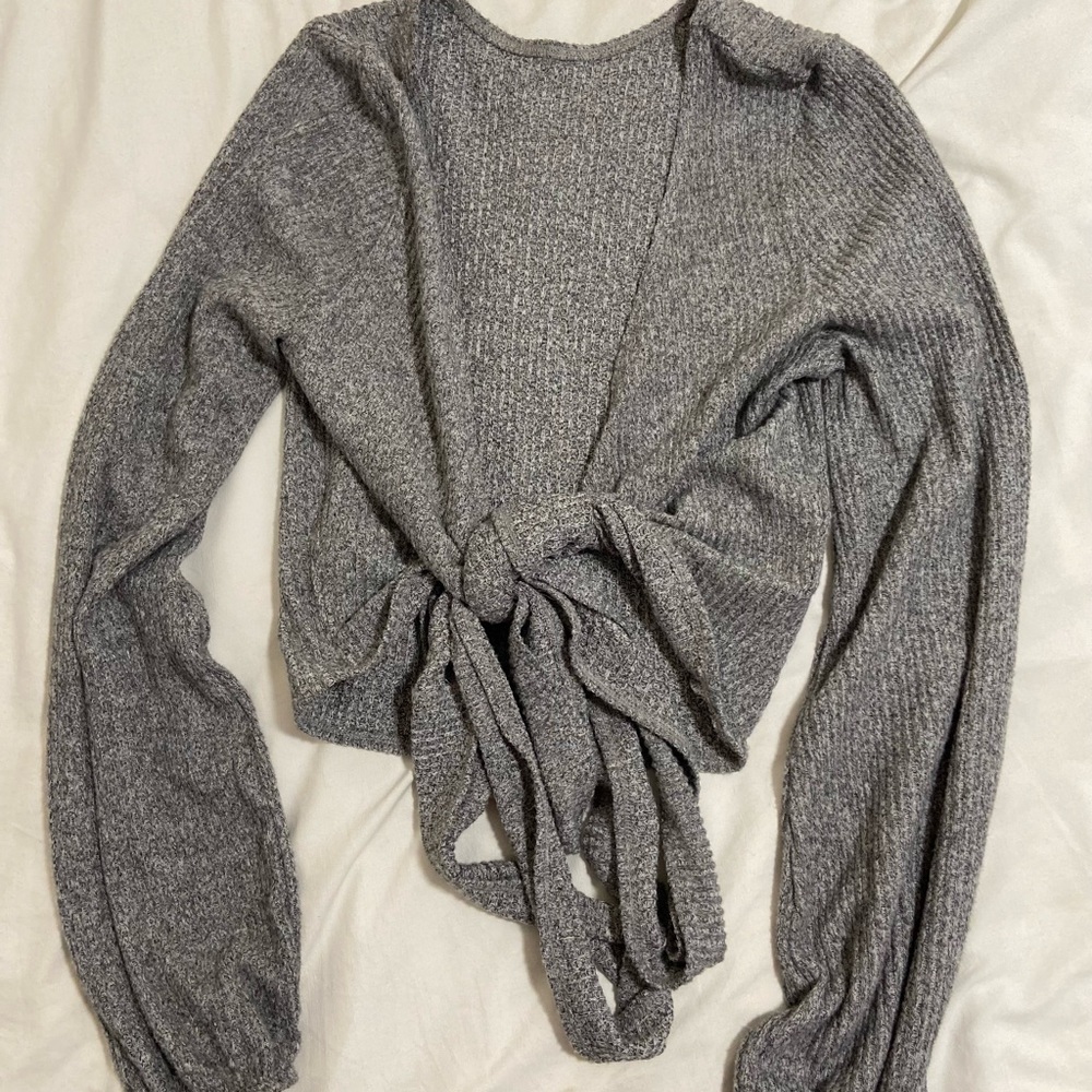 Hollister front tie up top. Never worn, size M